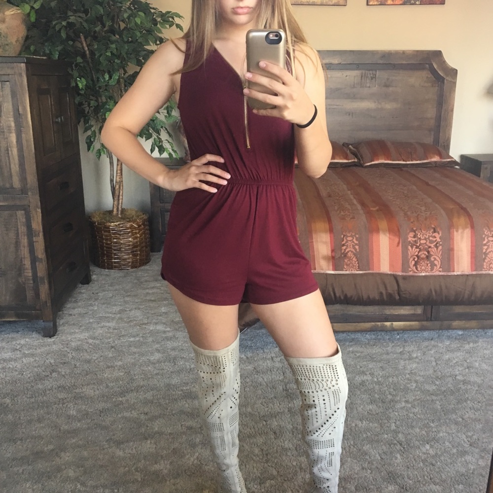 Wine sleeveless zip up romper